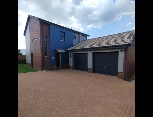 4 BEDROOM HOUSE FOR SALE IN COSMO CITY